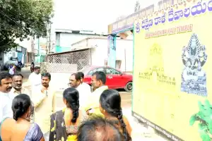 BJP leader Ganesh from Secunderabad cantonment pays a visit to Sri Dakshina Kali Temple