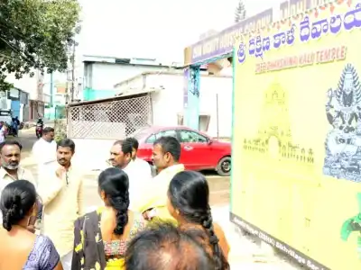 BJP leader Ganesh from Secunderabad cantonment pays a visit to Sri Dakshina Kali Temple