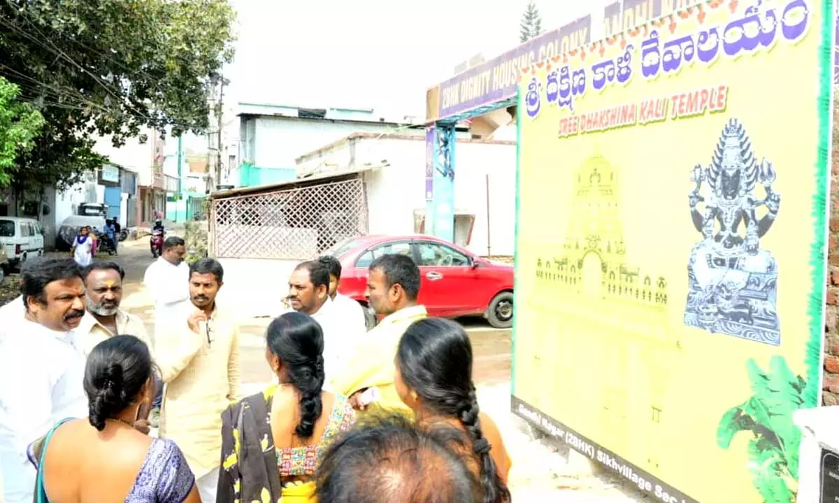 BJP leader Ganesh from Secunderabad cantonment pays a visit to Sri Dakshina Kali Temple