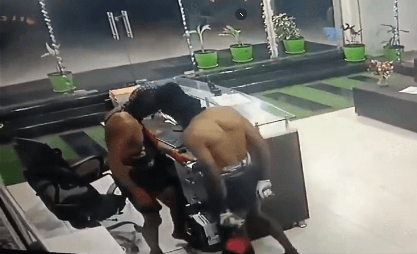 Chaddi gang loots Rs.7.8 Lakhs from a school in Miyapur