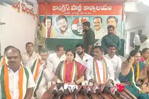 Congress condemns freezing of bank accounts as undemocratic