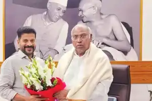 Congress copies Telangana model in election promises