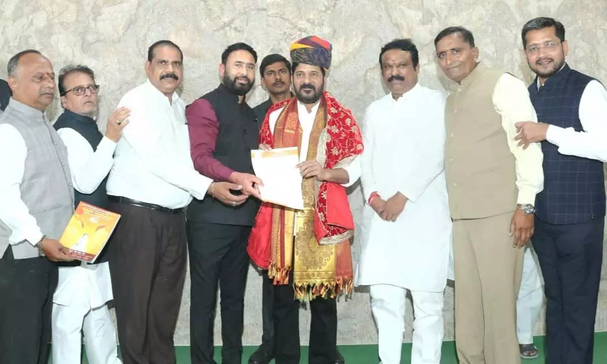 Congress leader Sri Ganesh from Secunderabad Cantonment invites CM to Mahavir Jayanti celebrations