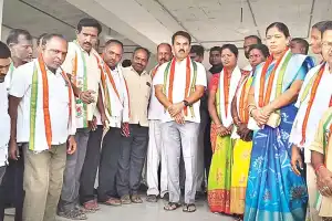Former rivals embraced by Congress in anticipation of elections
