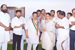 Jithendar Reddy leaves BJP to join Congress