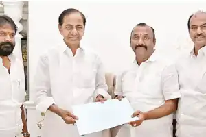 KCR supports MLC candidate Naveen Kumar by giving B-form