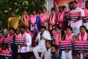 Leaders of BRS demonstrate against LRS