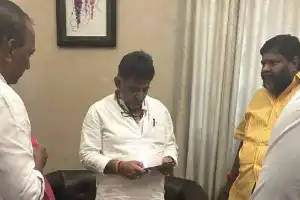 Malla Reddy holds talks with DKS amidst rumors of party switch