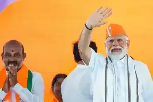 Modi dismisses Lalu’s ‘no family’ jab with “My India, My Family” campaign