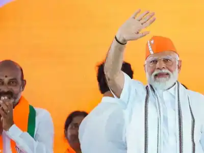 Modi dismisses Lalu’s ‘no family’ jab with “My India, My Family” campaign