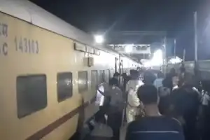 Padmavati Express Train Stopped for an Hour Due to Smoke in B4 Coach
