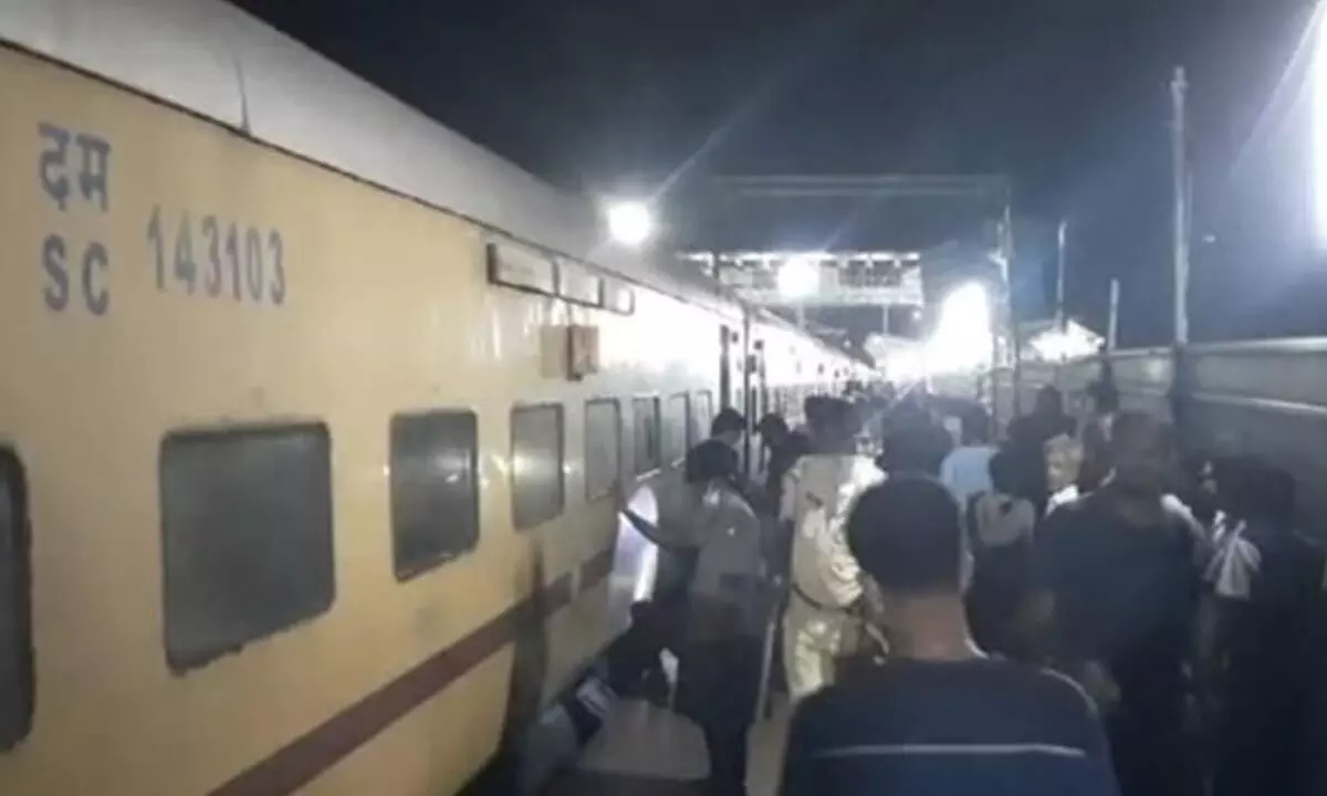 Padmavati Express Train Stopped for an Hour Due to Smoke in B4 Coach