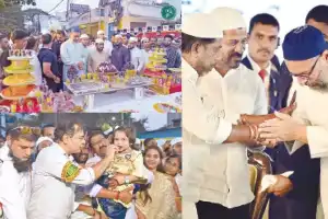 Parties throw extravagant Iftar events to attract Muslim voters.