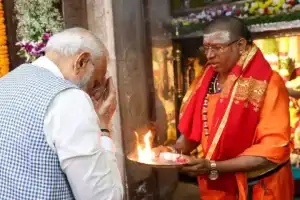 PM Modi visits Secunderabad Mahankali temple for prayers