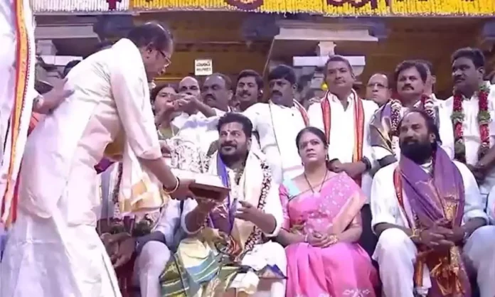 Revanth Reddy and his wife offer Silk Saree and Pearl Necklace to deity at Yadadri