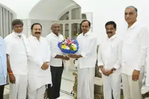 RS Praveen Kumar, Telangana BSP chief, holds meeting with KCR in Nandinagar