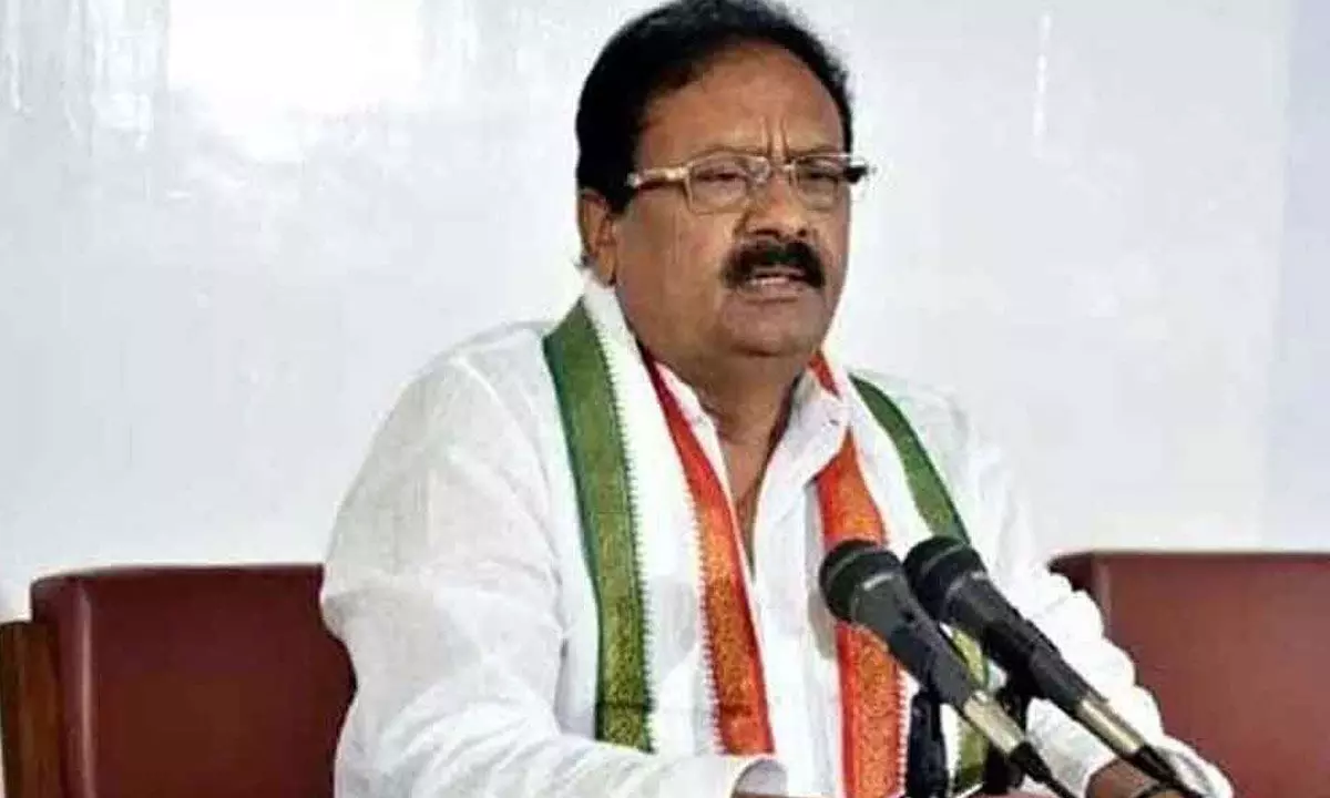 Shabbir announces hotels and shops can stay open until 4 am during Ramzan.