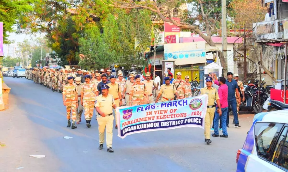 The flag march under the supervision of the police department was initiated by District SP Vaibhav Gaikwad Raghunath