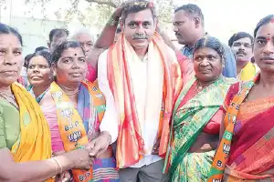 Vishweshwar criticizes Congress, accuses them of making false promises