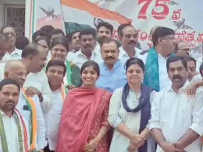 Yashaswini criticizes Kavitha in Palakurthi