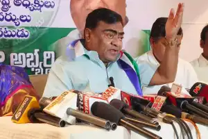 Babu Mohan declares allegiance to Praja Shanti Party