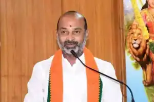 Bandi appreciates State government’s commitment to Sircilla weavers
