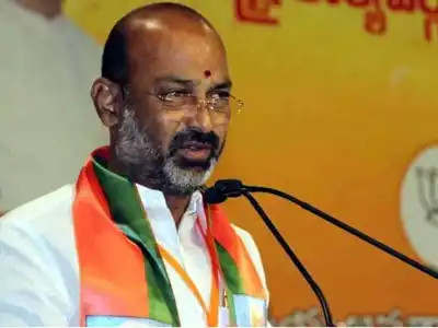 Bandi Sanjay targets Ponnam & Vinod Kumar