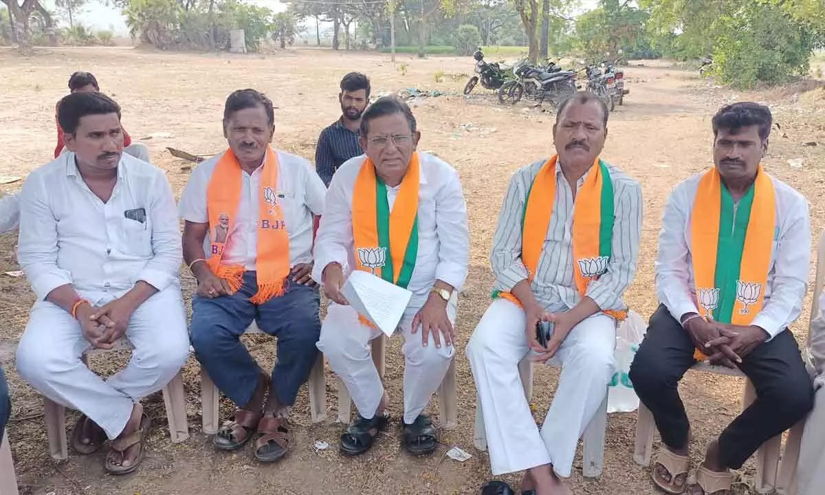 BJP Mahbubabad Former MP Azmeera Seetharam Naik calls for disclosure of details of those killed in the encounter