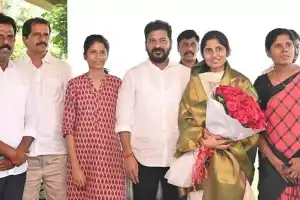 CM meets UPSC topper Donuru Ananya Reddy