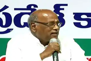 Cong accuses Modi of insulting President and Vice President