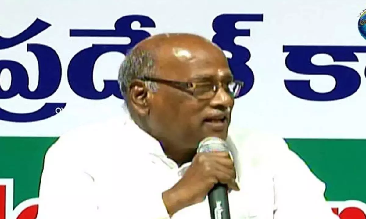 Cong accuses Modi of insulting President and Vice President