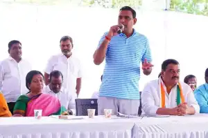Congress candidate meets with community associations