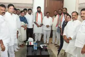 Congress gains new member as Kuna Srisailam Goud joins party