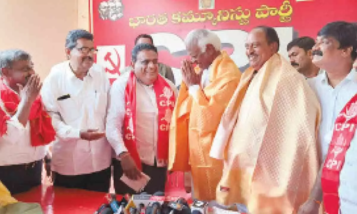Congress reaches out to CPI for support in Kadiyam Kavya in Warangal
