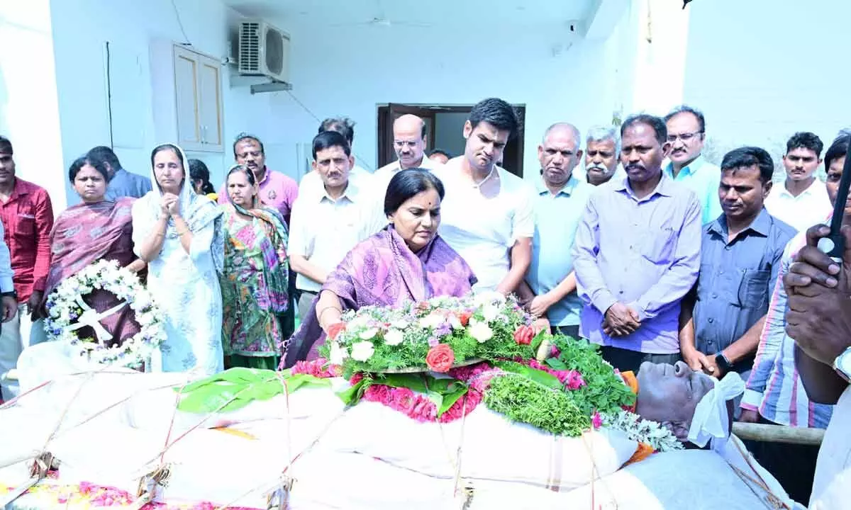 CS Shanti Kumari and officials pay final respects to Rajiv Ratan's mortal remains