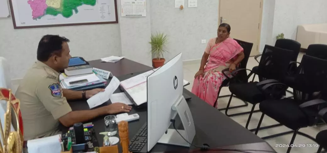 District SP Gaikwad is handling complaints at the Police Grievance Cell.