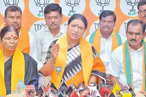 DK Aruna criticizes CM for engaging in ‘dirty politics’ in Mahabubnagar