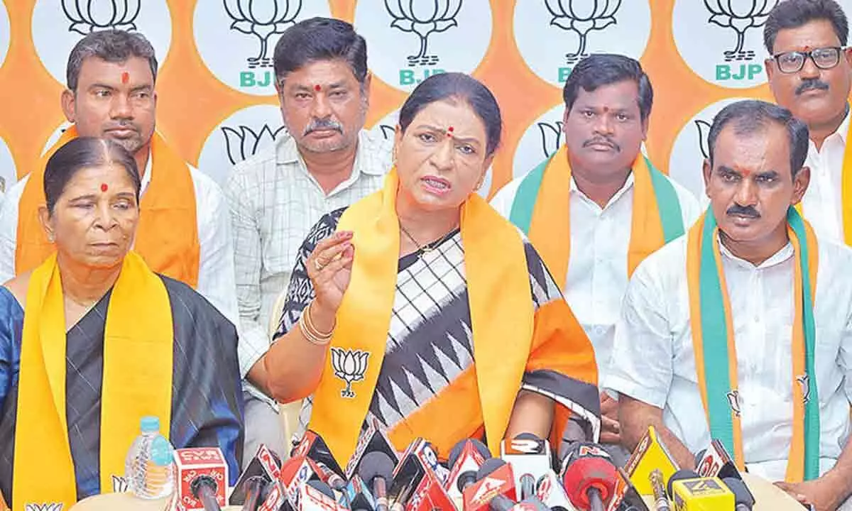 DK Aruna criticizes CM for engaging in ‘dirty politics’ in Mahabubnagar