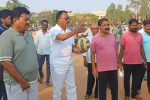 Dr. Malluravi, Lok Sabha candidate, joins morning walk event