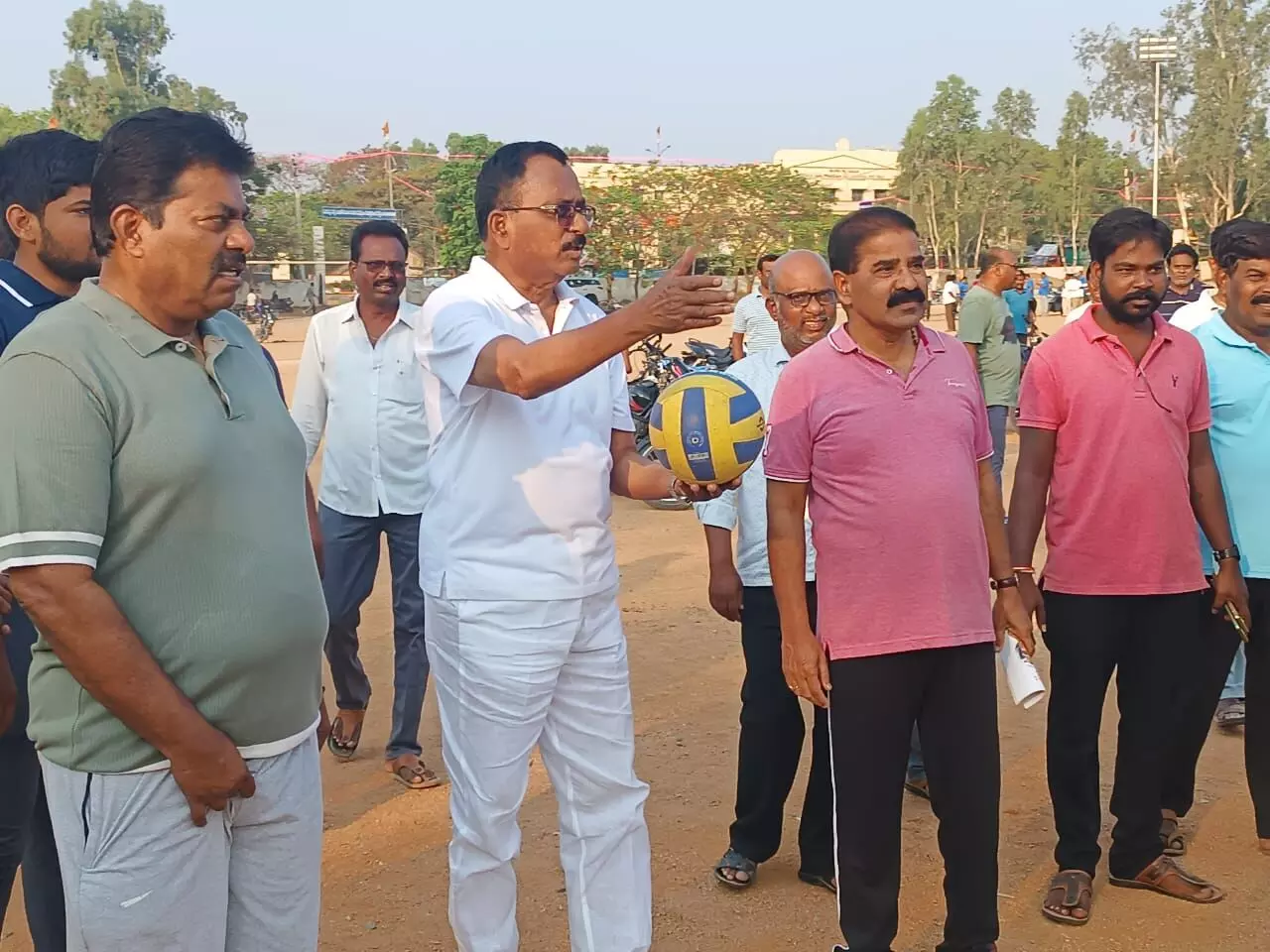 Dr. Malluravi, Lok Sabha candidate, joins morning walk event