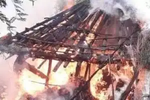 Electric shock causes huts to catch fire