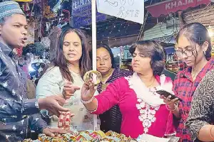 Frenzy for Last-minute Eid shopping takes over Hyderabad City Markets