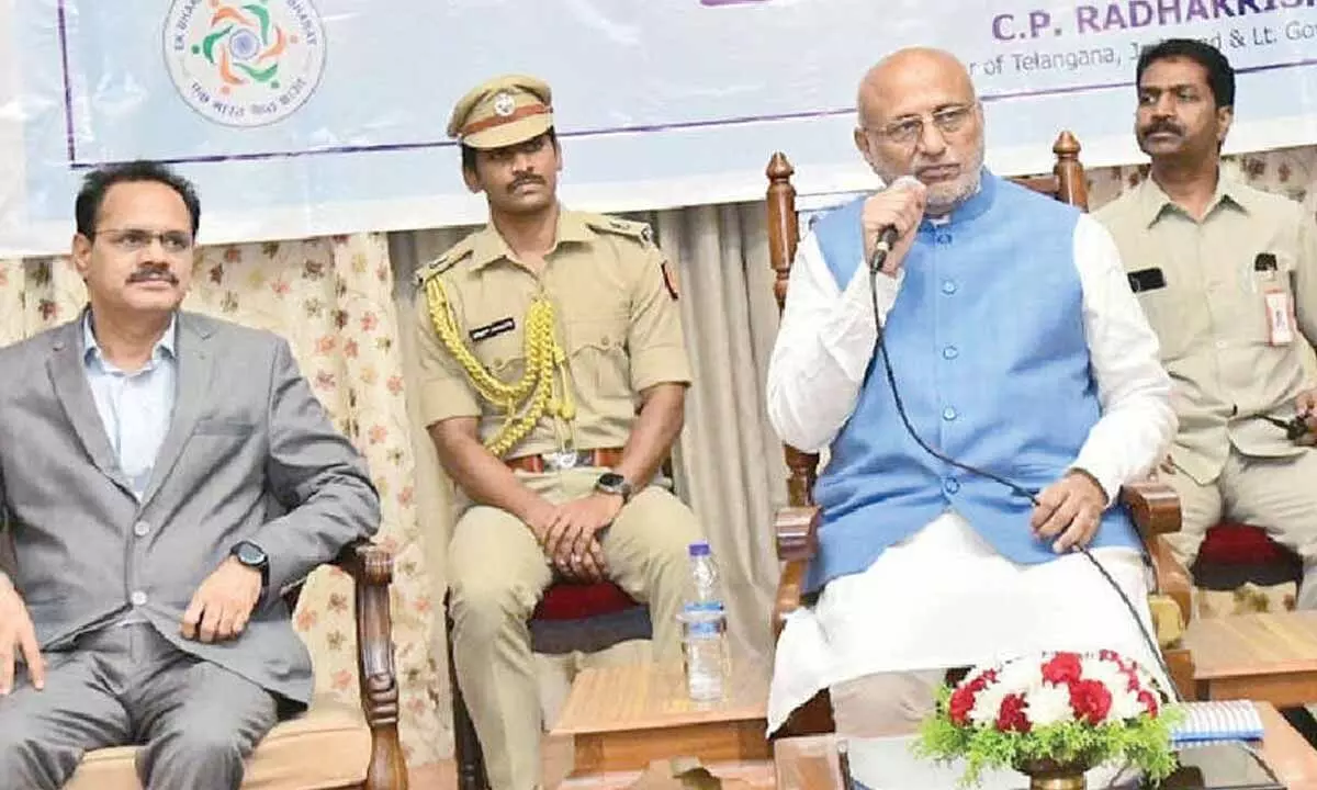 Governor participates in Yuva Sangam event at Raj Bhavan