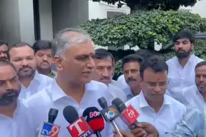 Harish Rao brings resignation letter to Gun Park amid escalating tension over farmer loan waiver