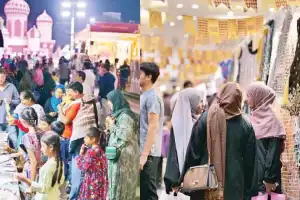 Huge crowds of Ramzan shoppers gather at lively expos throughout Hyderabad.