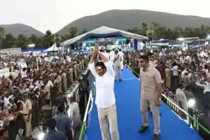 Jagan mocks Chandrababu and Pawan Kalyan, calling them ‘desperate’ and ‘bachha’