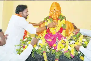 Kishan honors Jagjeevan Ram with floral tributes