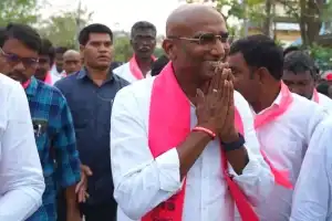 KTR seeks support for Praveen Kumar at rally