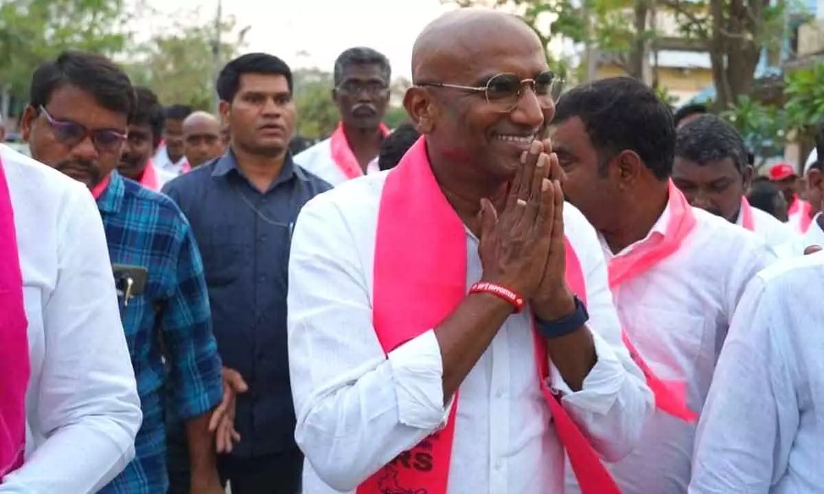 KTR seeks support for Praveen Kumar at rally