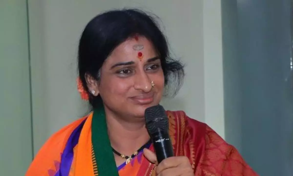 Madhavi Latha, BJP MP candidate from Hyderabad, addresses complaint against her